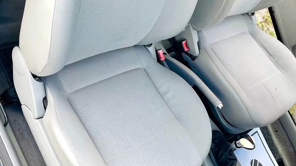 Gereinigde stoelen van een interieur