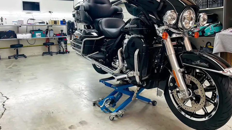 Harley-Davidson op de heftafel